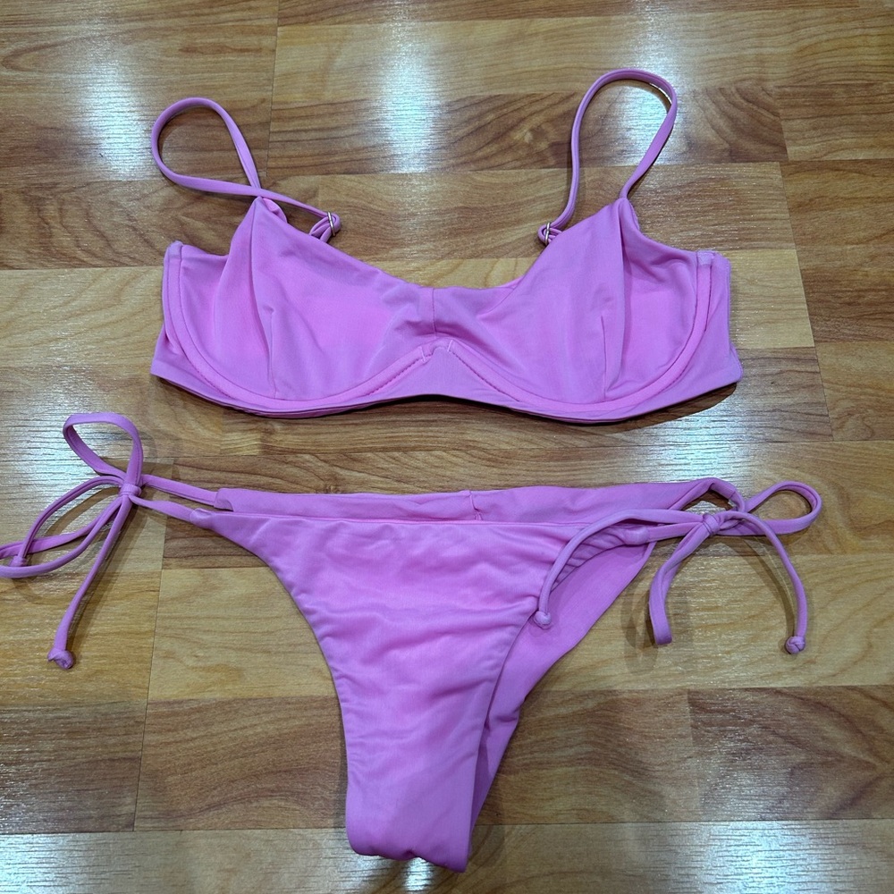 Billabong Pink/Purple Bikini Set. Top size L, Bottoms size M